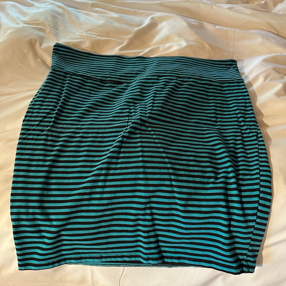 Torrid Cotton Stretchy Knee Length Skirt Size 4